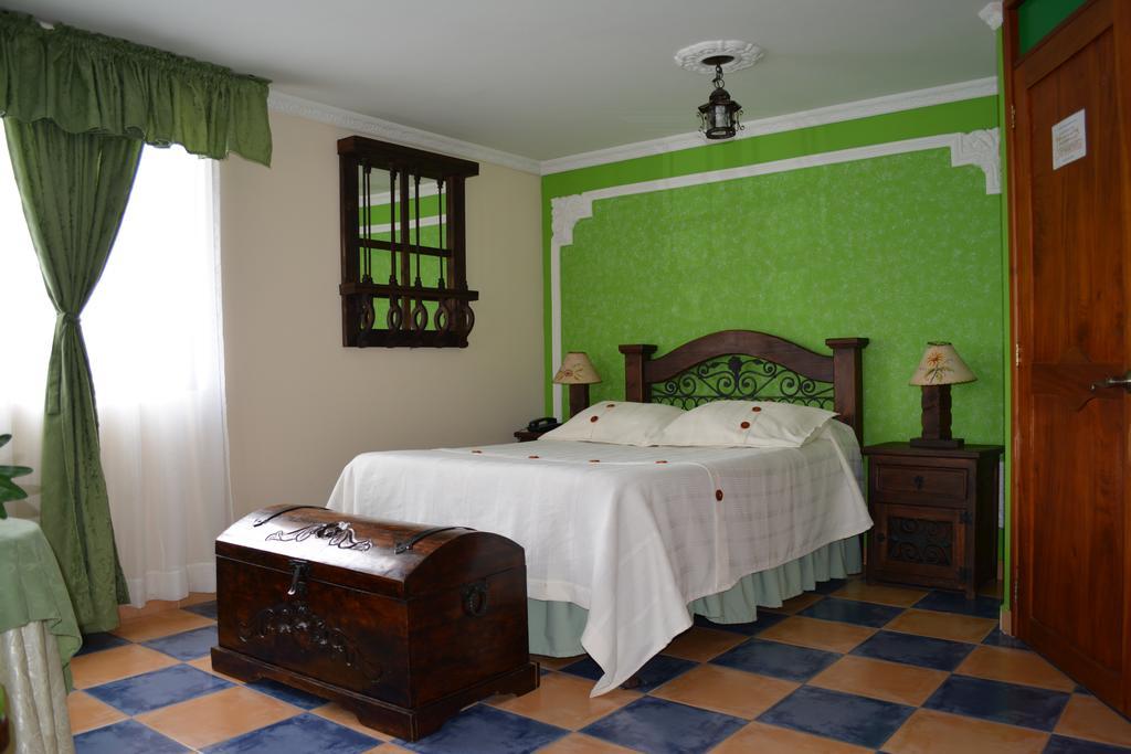 Hotel Casa Colonial Santa Rosa De Cabal Habitación foto