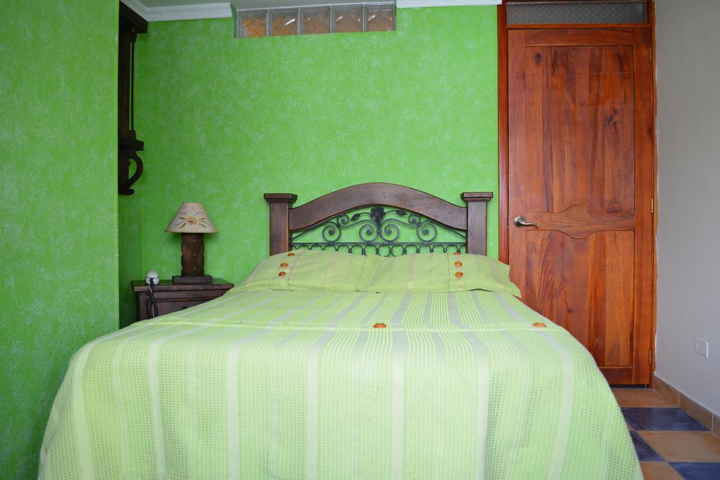 Hotel Casa Colonial Santa Rosa De Cabal Habitación foto